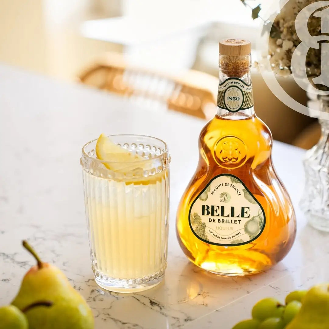 Likier Belle de Brillet gruszka i cognac – drink z likierem gruszkowym, koktajl z plasterkiem gruszki