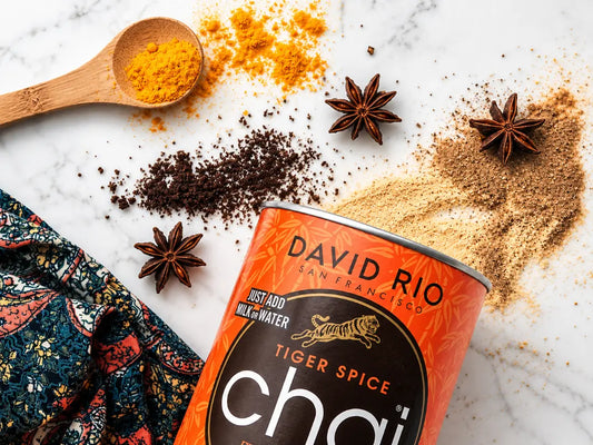 Chai latte – przepis i historia: od Indii po San Francisco