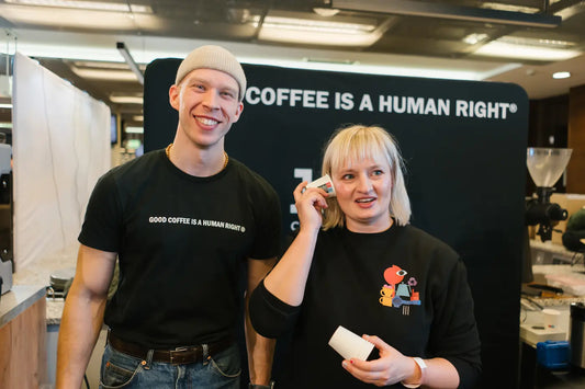 Warsaw Coffee Festival – stoiska kawowe i odwiedzający podczas festiwalu kawy w Warszawie