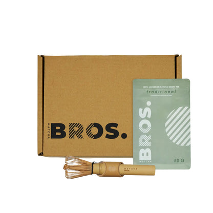 BROS Matcha Traditional 50 g zestaw – japońska matcha w proszku + bambusowa trzepaczka chasen, zestaw do przygotowania matchy w pudełku