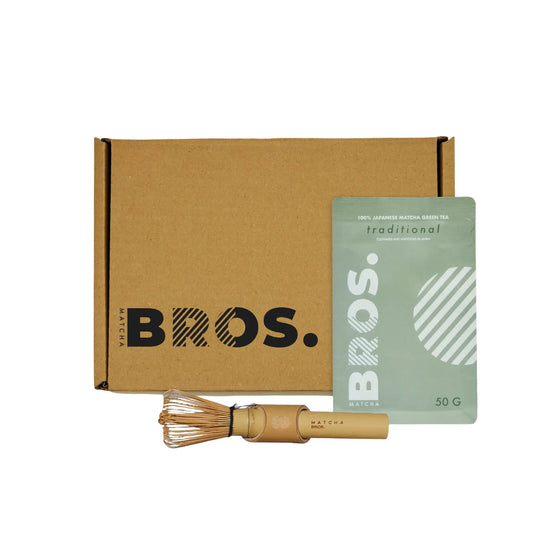 BROS Matcha Traditional 50 g zestaw – japońska matcha w proszku + bambusowa trzepaczka chasen, zestaw do przygotowania matchy w pudełku