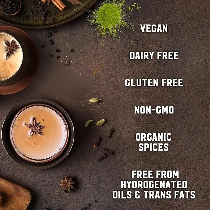 David Rio Power Chai Matcha – grafika lifestyle przedstawiająca chai latte i listę właściwości: vegan, dairy free, gluten free, non-GMO, organic spices, bez tłuszczów trans