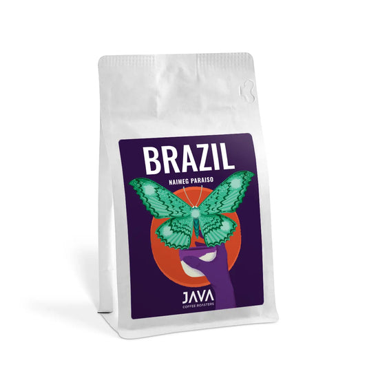 Opakowanie kawy specialty Brazil Naimeg Paraiso od Java Coffee Roasters. Na etykiecie zielony motyl na tle pomarańczy, symbolizujący smakowe doznania