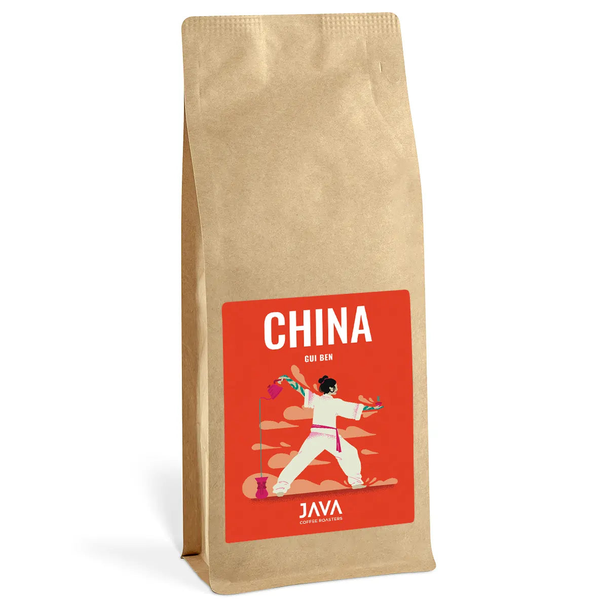 Packshot kawy JAVA Coffee Roasters China Gui Ben w brązowym opakowaniu 1 kg z czerwoną etykietą i ilustracją osoby w białym stroju z dzbankiem do parzenia kawy.