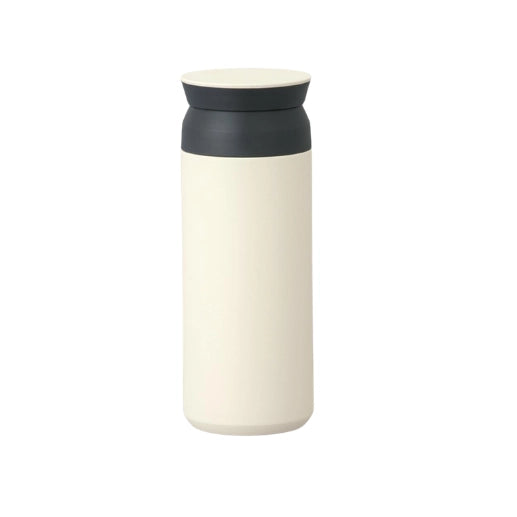 Biały termos Kinto Travel Tumbler z ciemnoszarą nakrętką na białym tle