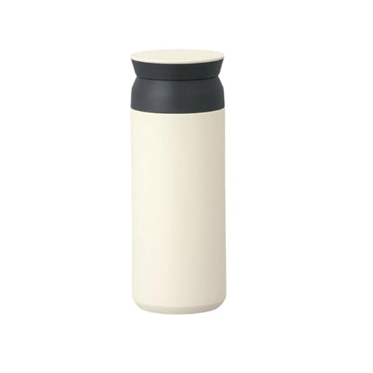 Biały termos Kinto Travel Tumbler z ciemnoszarą nakrętką na białym tle