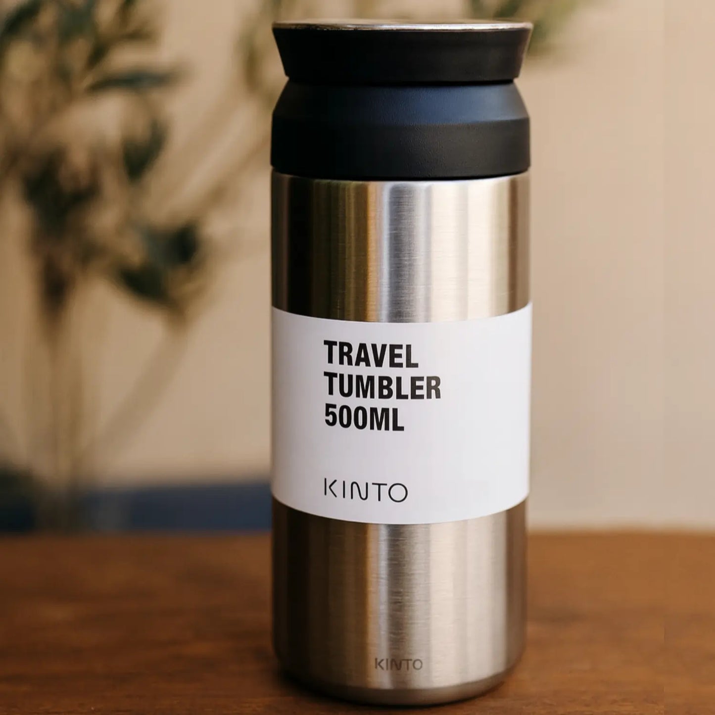 Kubek termiczny Kinto Travel Tumbler 500ml w kolorze stalowym, minimalistyczny design, idealny na kawę i herbatę w podróży