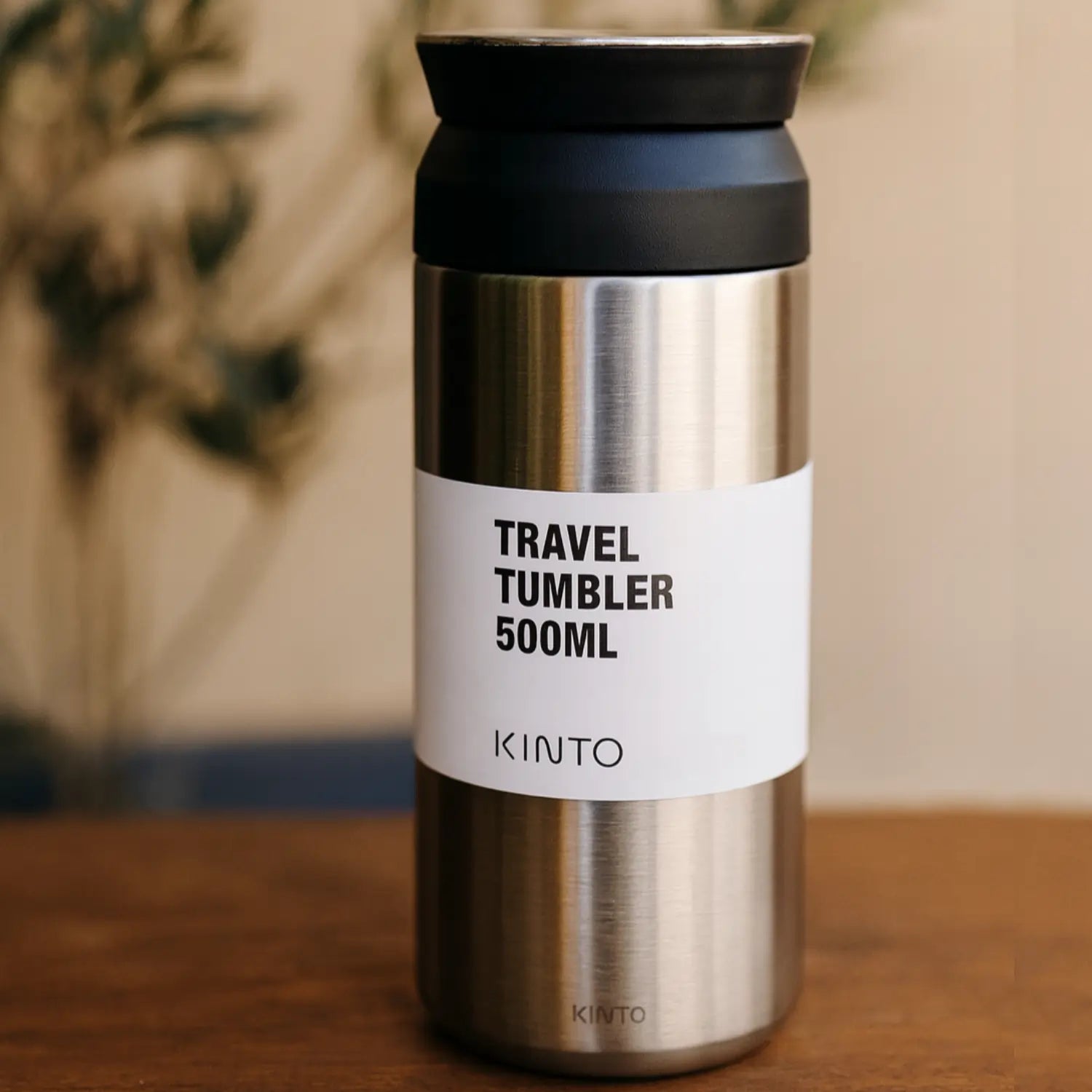 Kubek termiczny Kinto Travel Tumbler 500ml w kolorze stalowym, minimalistyczny design, idealny na kawę i herbatę w podróży