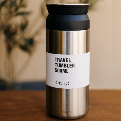 Kubek termiczny Kinto Travel Tumbler 500ml w kolorze stalowym, minimalistyczny design, idealny na kawę i herbatę w podróży
