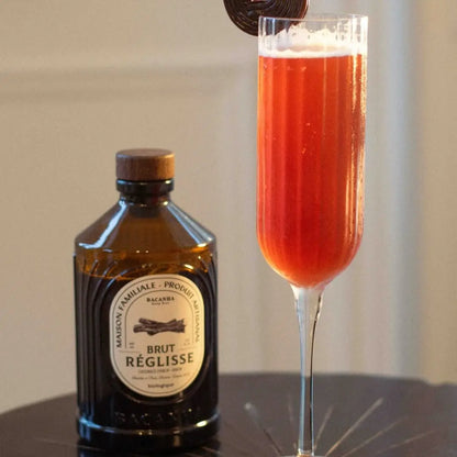 Butelka syropu Bacanha Réglisse i koktajl z lukrecją – pomysł na oryginalny napój