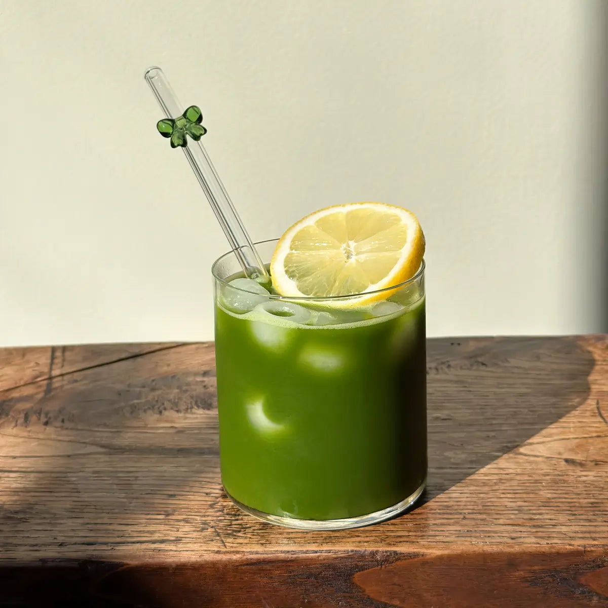 Matcha Lemonade z PerfectTed – orzeźwiająca lemoniada z ceremonialną matchą, cytryną i lodem, idealna na lato
