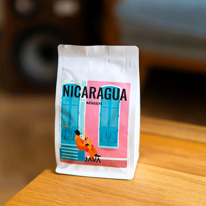 Opakowanie kawy specialty Nicaragua Matagalpa JAVA Coffee Roasters w aranżacji lifestyle