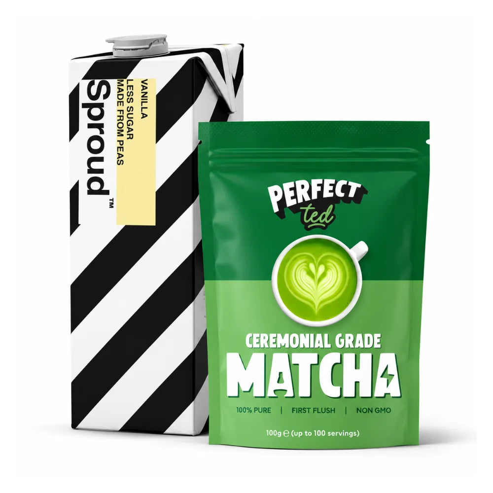 Zestaw Sproud Vanilla 1L i PerfectTed Ceremonial Grade Matcha 100g – napój roślinny waniliowy z żółtego grochu oraz ceremonialna matcha premium na białym tle.