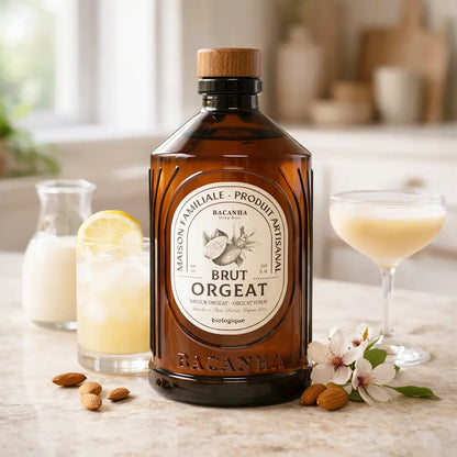 Syrop Bacanha Orgeat ORGANIC 400 ml – syrop migdałowy do kawy, latte i drinków, zdjęcie lifestyle