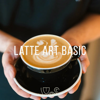 Szkolenie Latte Art Basic w Warszawie organizowane przez JAVA Coffee Roasters – nauka spieniania mleka i tworzenia wzorów na kawie.